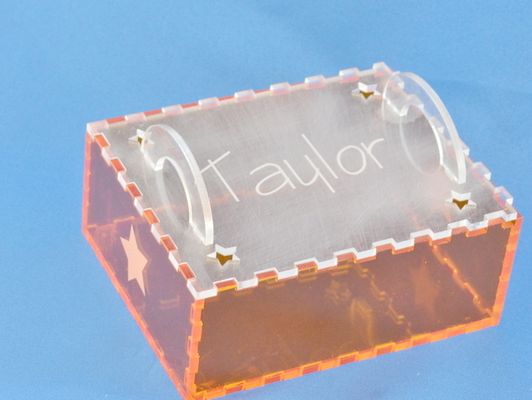 除了售卖潮玩、周边