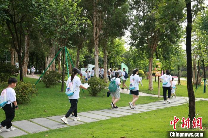 激情十五运广州跑起来：自然教育迷你马拉松引