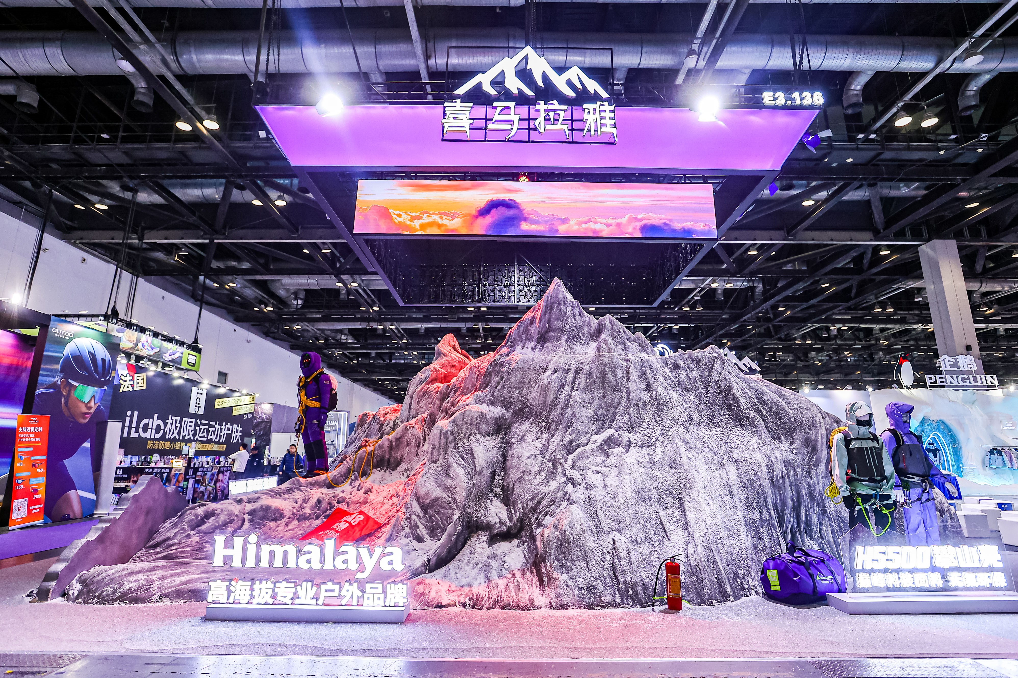 张梁完成“14+7+2”挑战 喜马拉雅发布革新登山装