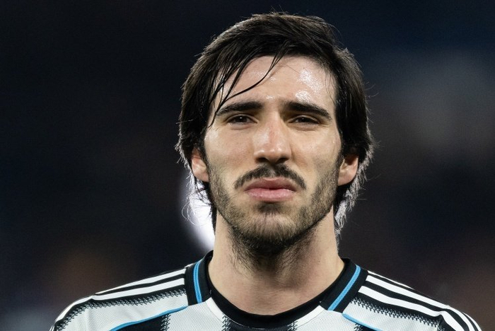 曼联主帅质疑裁判判罚差异 阿玛德被推倒未获点