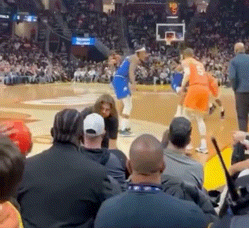 哈登加盟骑士首战爆发 半场22分助球队4连胜