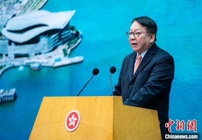 署理行政长官称赞中国香港男子冰球队在冲突中