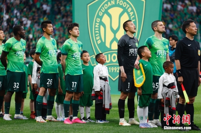 藏族青少年首次亮相中超赛场 40名孩子圆梦北京