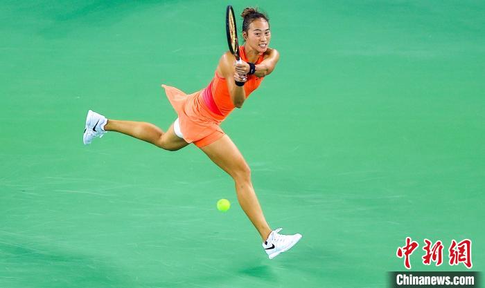 郑钦文惜败萨巴伦卡 无缘武网女单冠军
