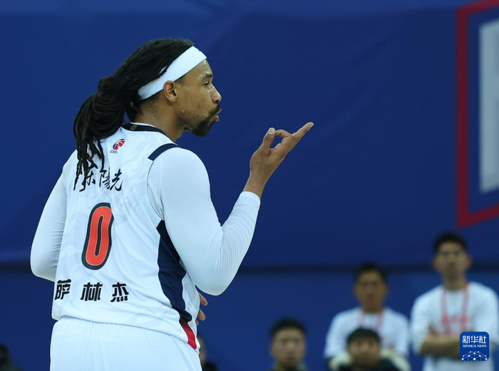 山东男篮迎战广东男篮争夺季后赛席位