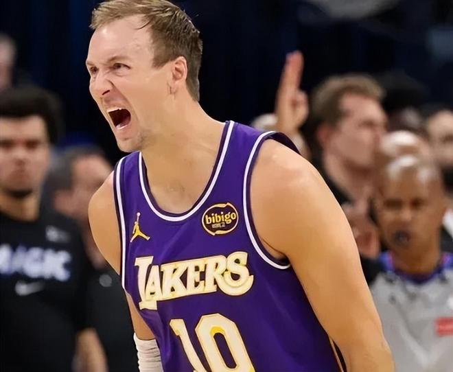 湖人三节崩盘惨败雷霆 球员表现两极分化