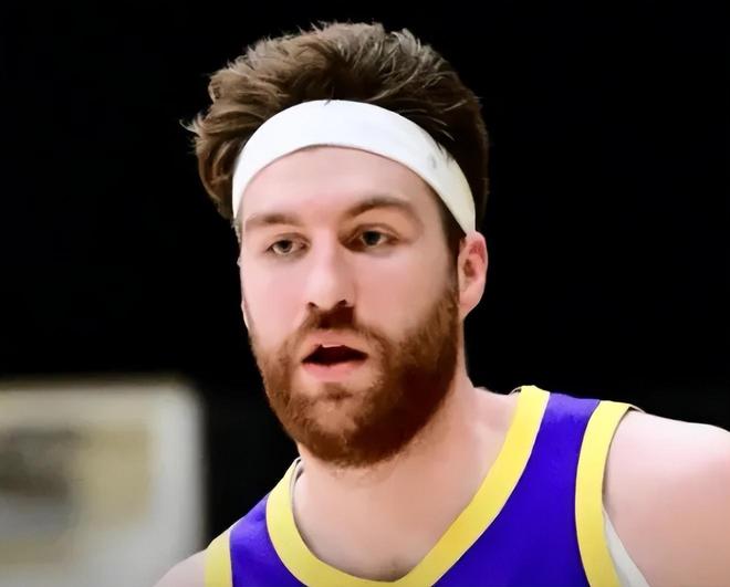 湖人三节崩盘惨败雷霆 球员表现两极分化