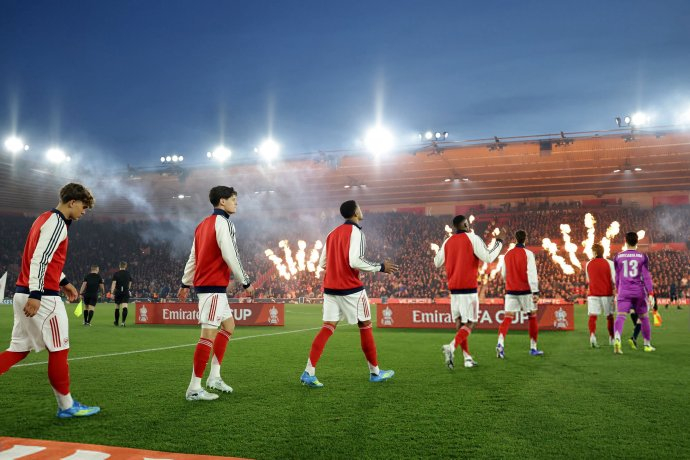 阿森纳半场表现欠佳 道曼状态低迷难破防线